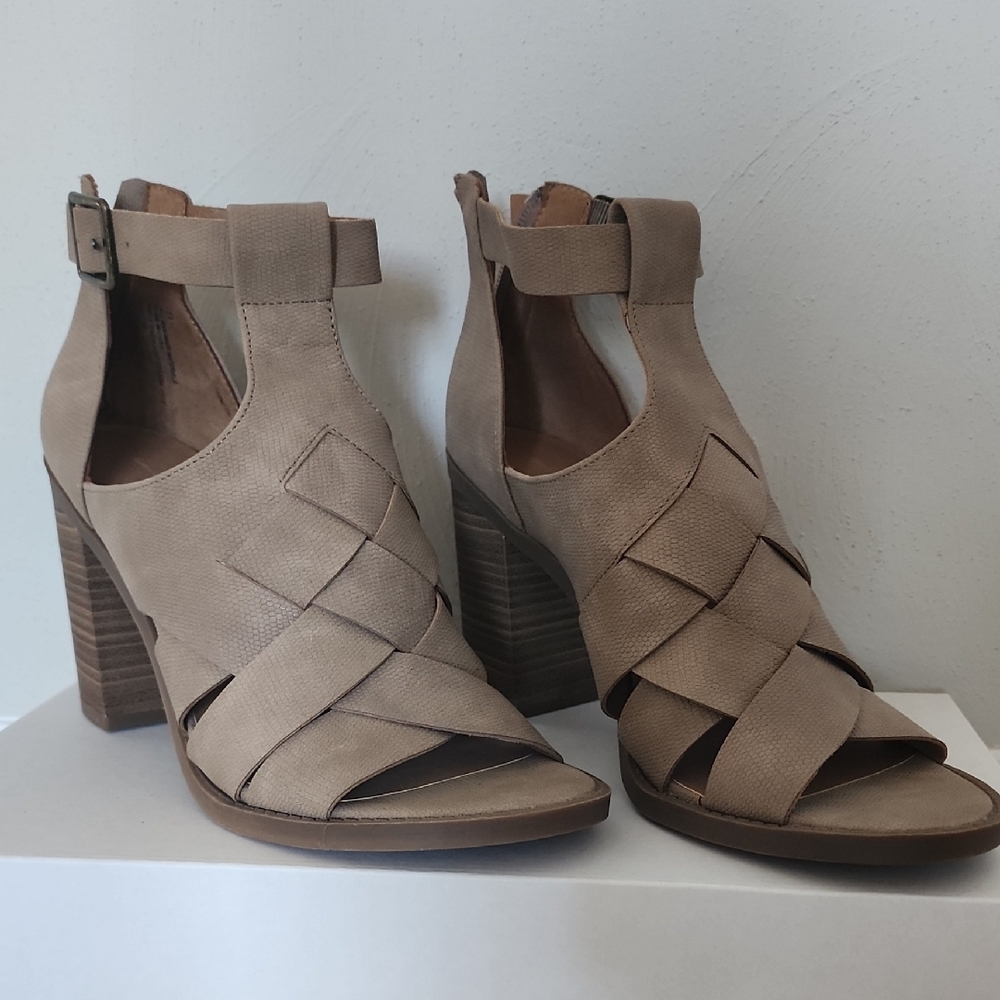 Elegant Beige Women's Heeled Sandals